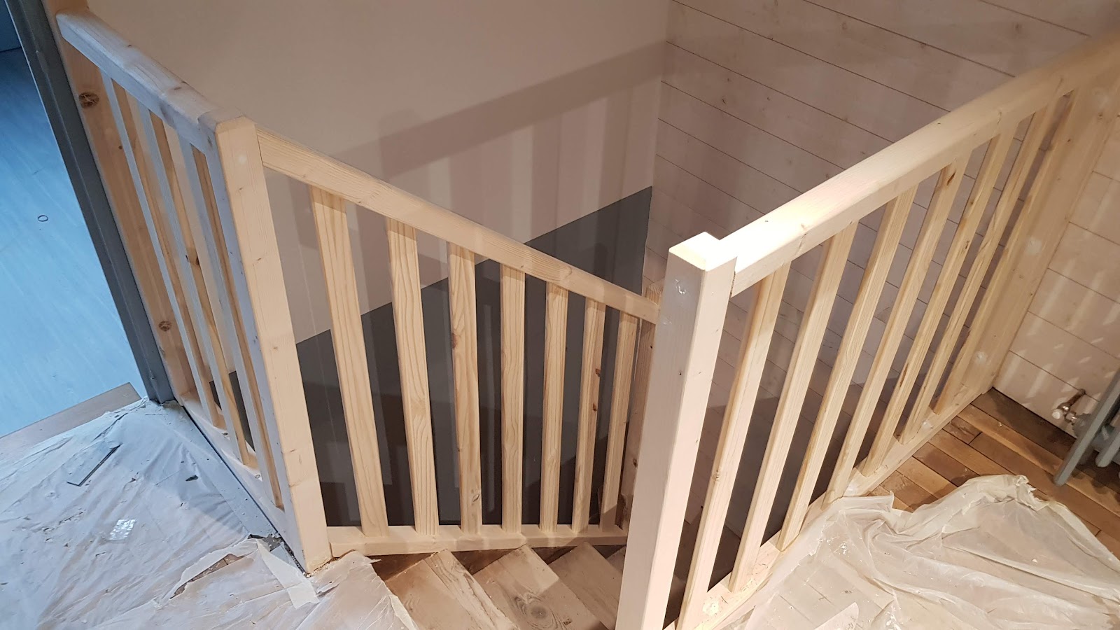 Garde-corps d'escalier sur mesure en bois brut